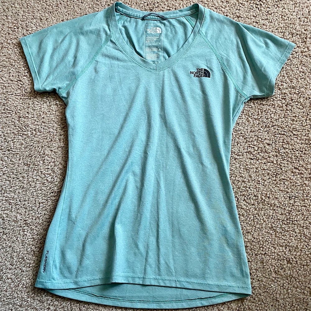 The North Face Women’s Reaxion Amp V-Neck T-Shirt Size XS – Blue